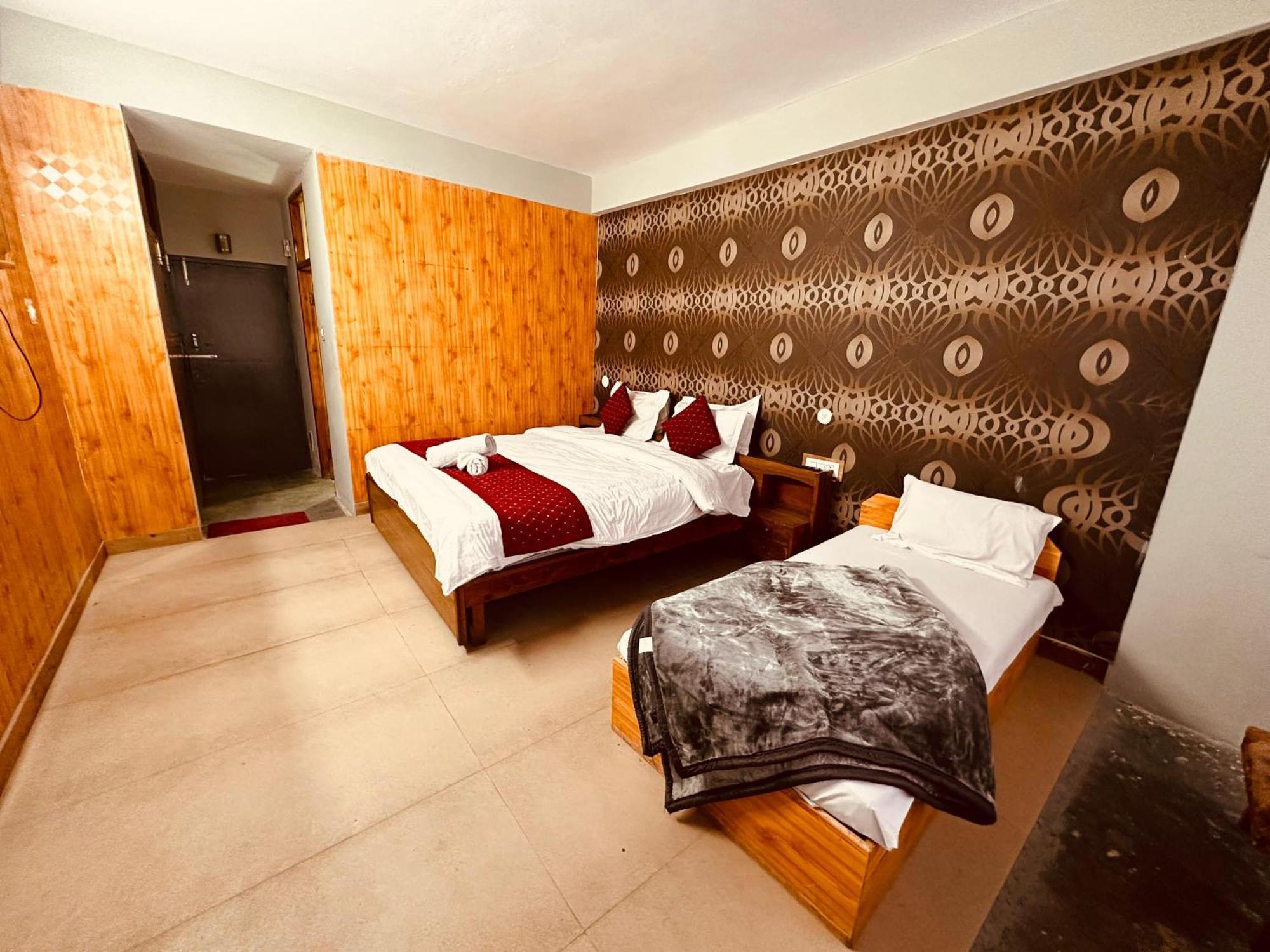 Hotel D Kanchan Manali - Manali (Himachal Pradesh) — Photos 2