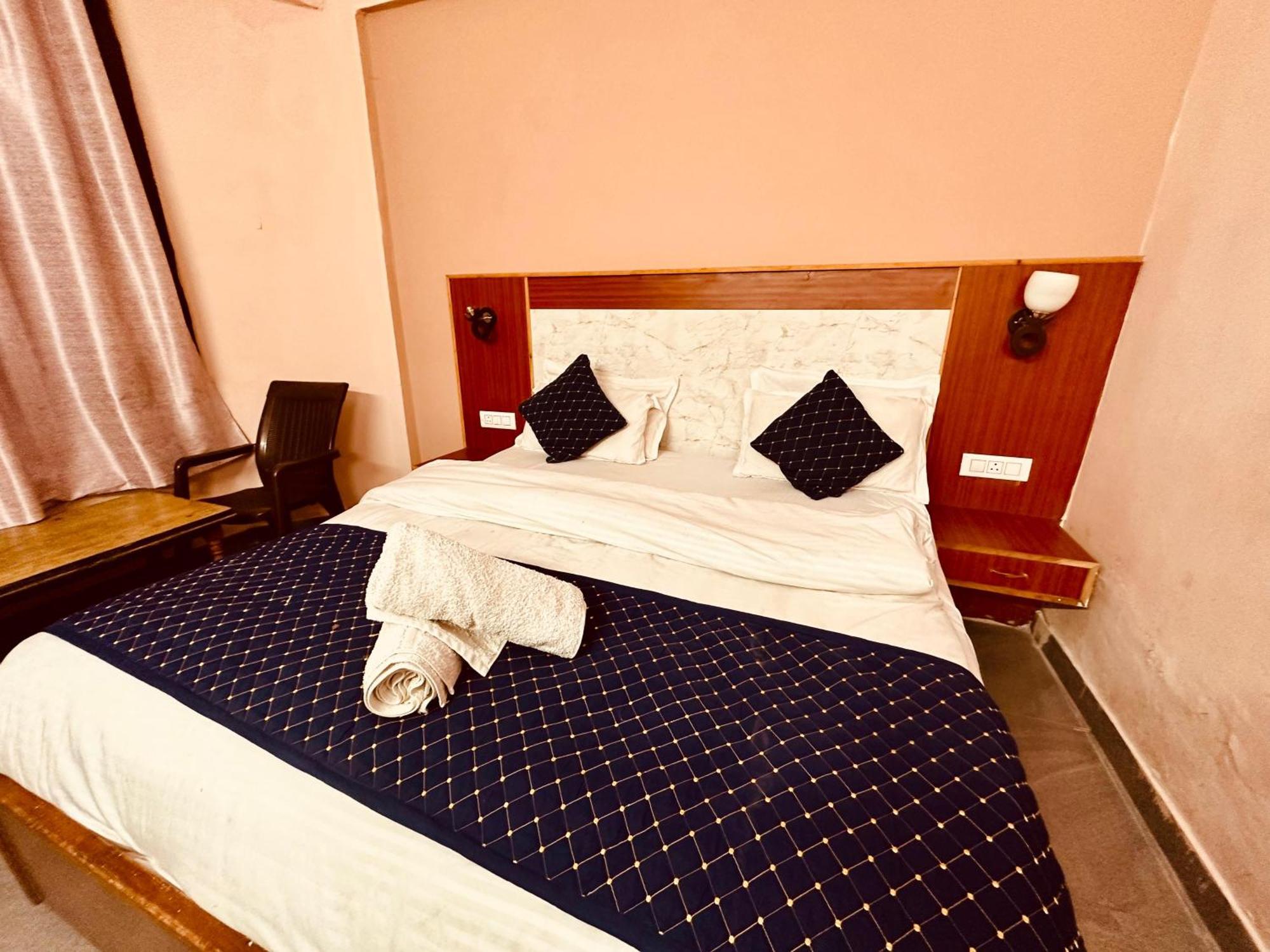 Hotel D Kanchan Manali - Manali (Himachal Pradesh) — Photos 1